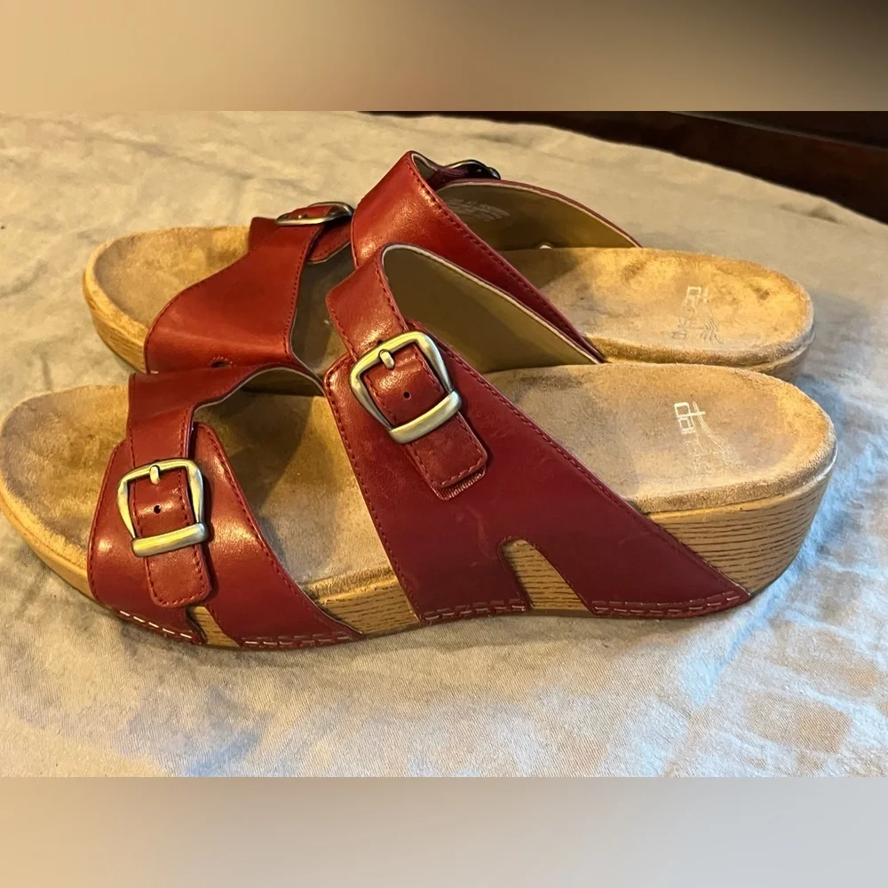 Red leather Dansko Leeann slide sandals- size 41 (10.5) - excellent condition